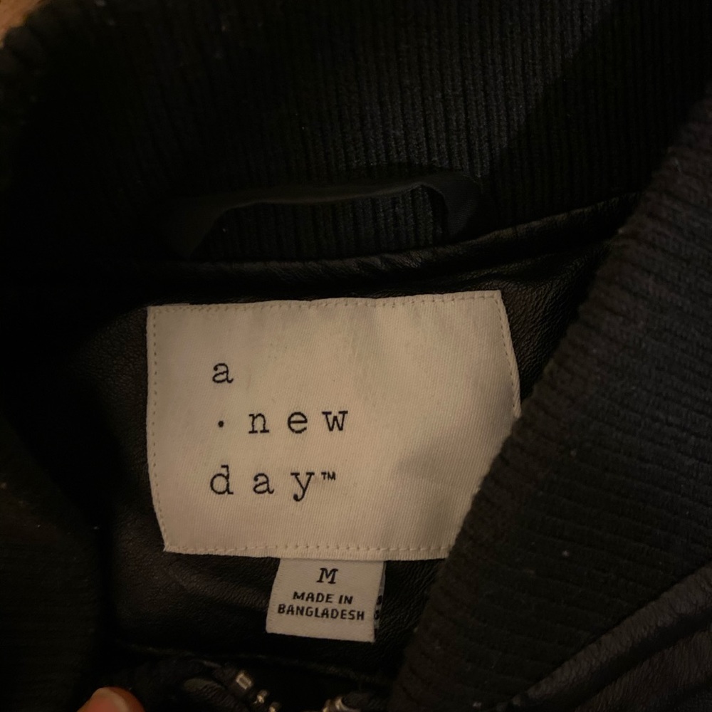 Leather jacket - Picture 2 of 2